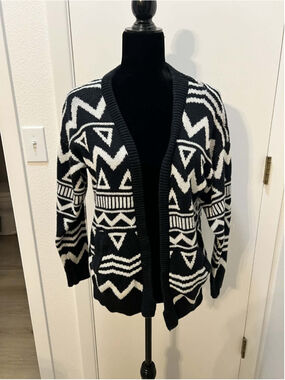 Divided H&M Aztec Cardigan Sweater Black White Geometric Womens Small Comfort